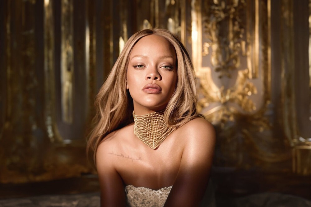 Məşhur müğənninin keçmiş cangüdəni küçədə güllələndi- TƏCİLİ xəstəxanaya çatdırılıb/ FOTO